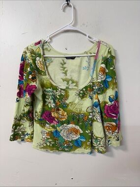 Women’s Floral Scoop Neck Long Sleeve Top in Light Green